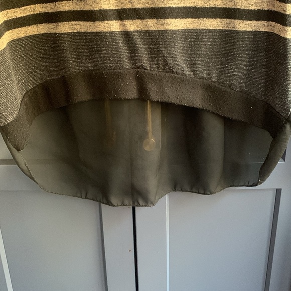 Styling Black & White Striped Three Quarter Length Sleeve Top-Sheer Back- Size M - Picture 7 of 8